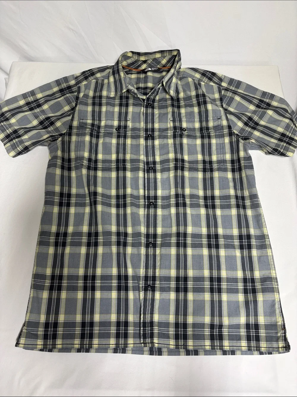 The North Face Men’s Medium Plaid Short Sleeve Button Up Hiking Shirt Gray